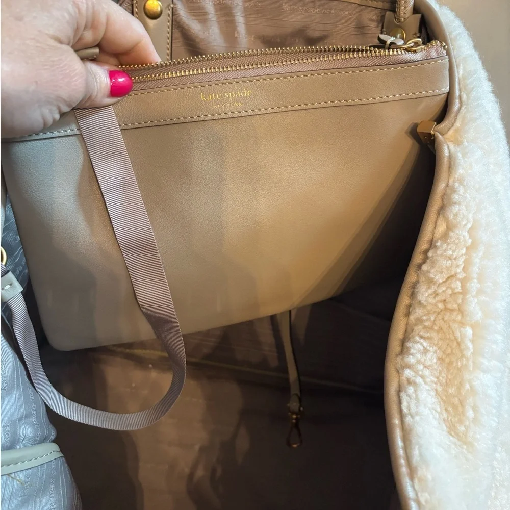 Kate Spade Everything racing stripe faux shearling large tote bag - Picture 6 of 10